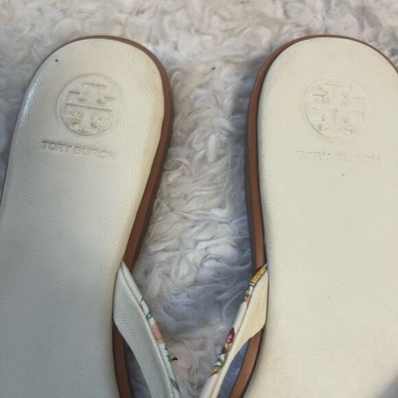 Tory Burch leather beige Floral thong Sandals gold tone logo accent SZ9 - Picture 11 of 13